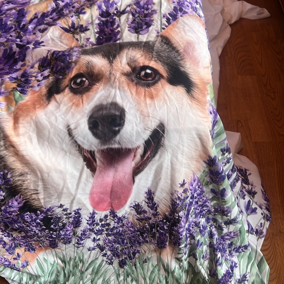 Corgis in lilacs duvet cover and 2 pillow shams - Picture 2 of 6
